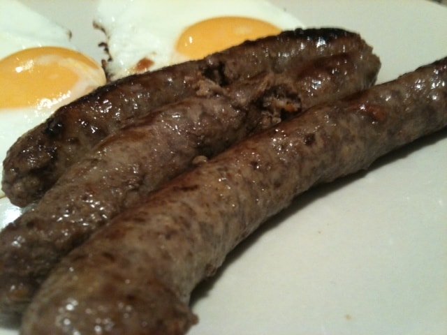 Paleo sausages and eggs-min